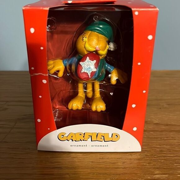 Garfield Christmas Ornament   - Picture 1 of 2